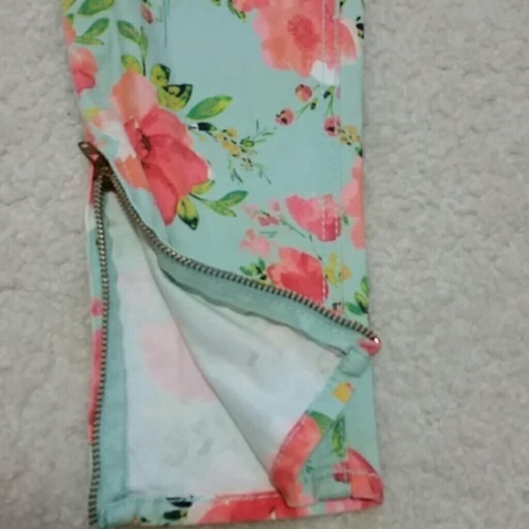 Candies 3 mint & coral floral pants w zip bottom - Picture 4 of 4